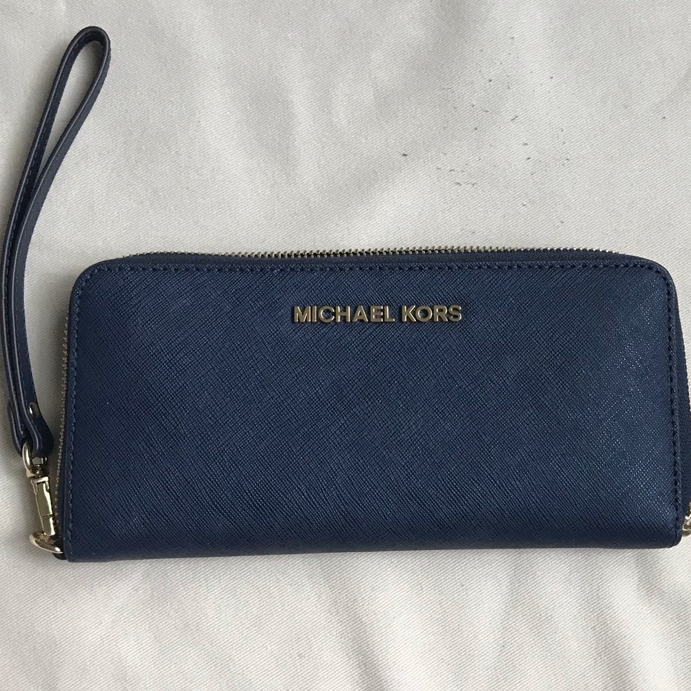 Authentic Michael Kors zip up wristlet/wallet
